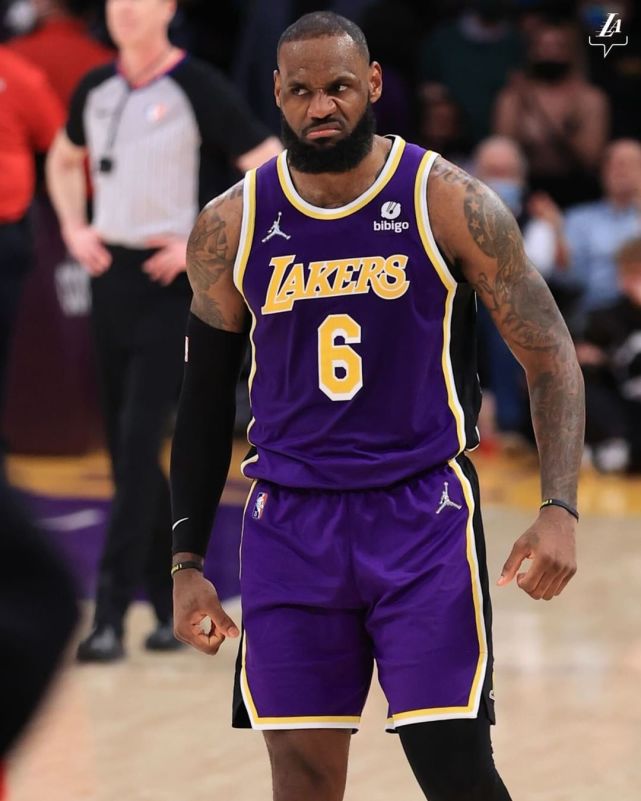 Los Angeles Lakersi 106-101 nad Utah Jazzom